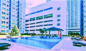 6 outdoor pools, open 10:00 AM to 10:00 PM, free cabanas, sun loungers