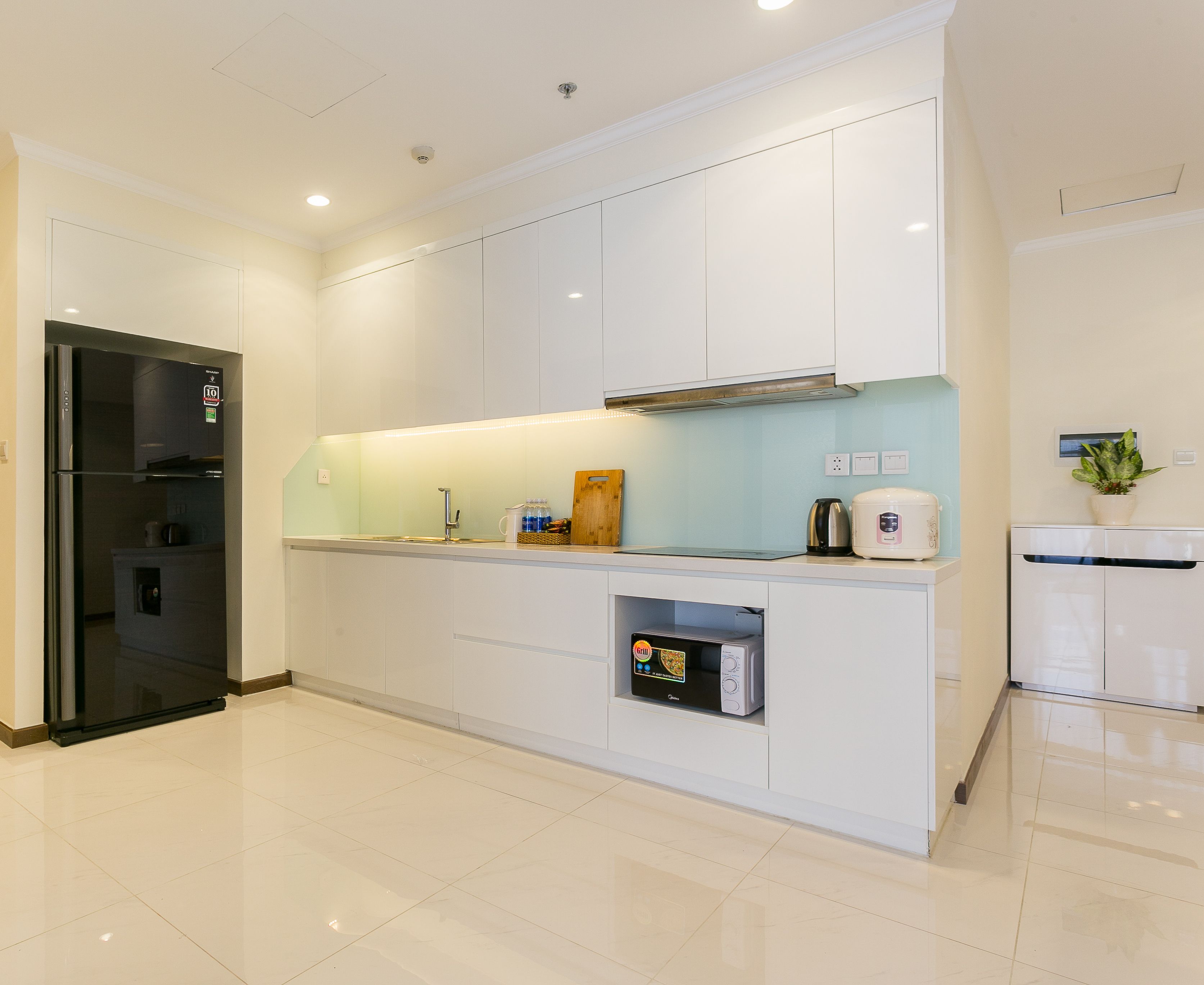 superior penthouse, 2 bedrooms, city view | in-room dining