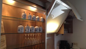 A kitchen with wooden cabinets, a glass-top counter, and a coffee maker. - Duplex apartment in Südstadtvilla (Eisenach)