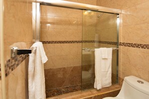 Family Apartment, Multiple Beds, Non Smoking | Bathroom | Deep-soaking bathtub, hydromassage showerhead, free toiletries - The Dorchester (Kingston)