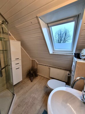 Shower, hair dryer, soap - **** classified comfort vacation apartment 300 m to the beach, incl. beach chair  (Grömitz)