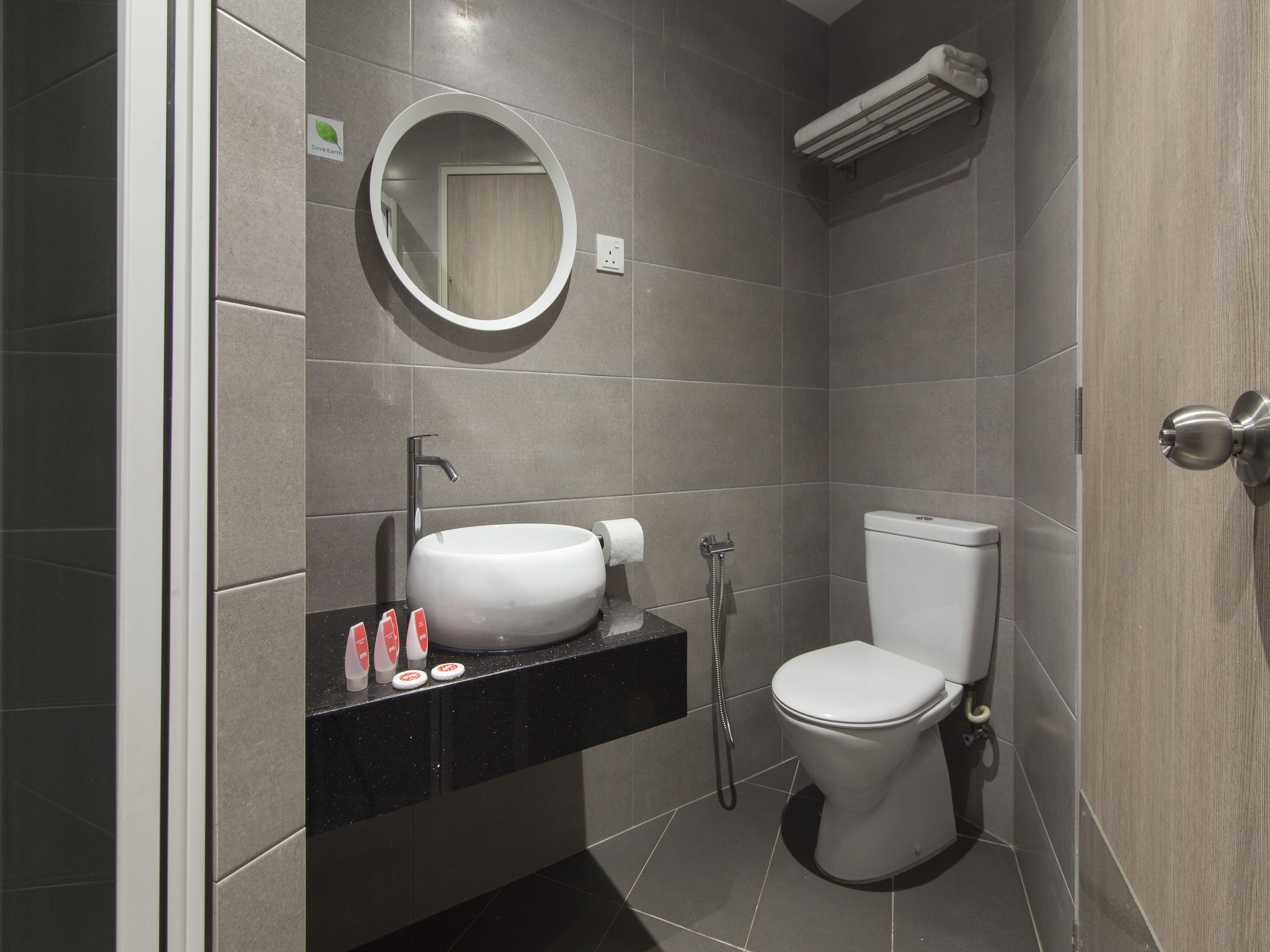 deluxe double room, 1 king bed | bathroom | shower, free toiletries, bidet, towels