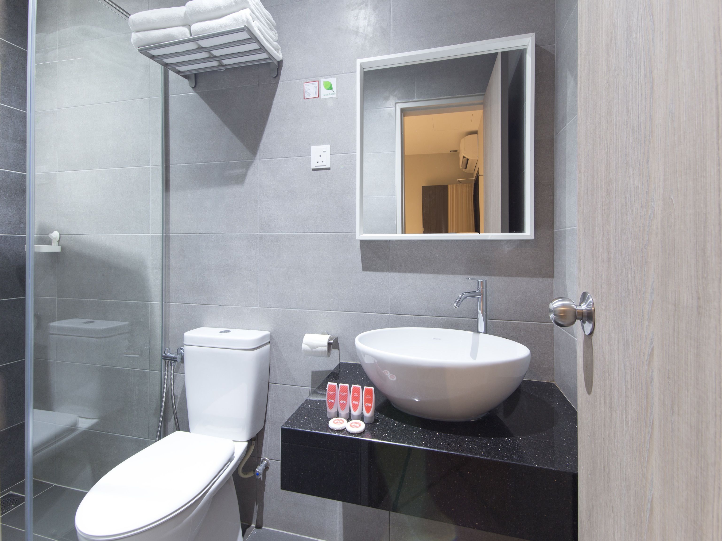 family suite | bathroom | shower, free toiletries, bidet, towels
