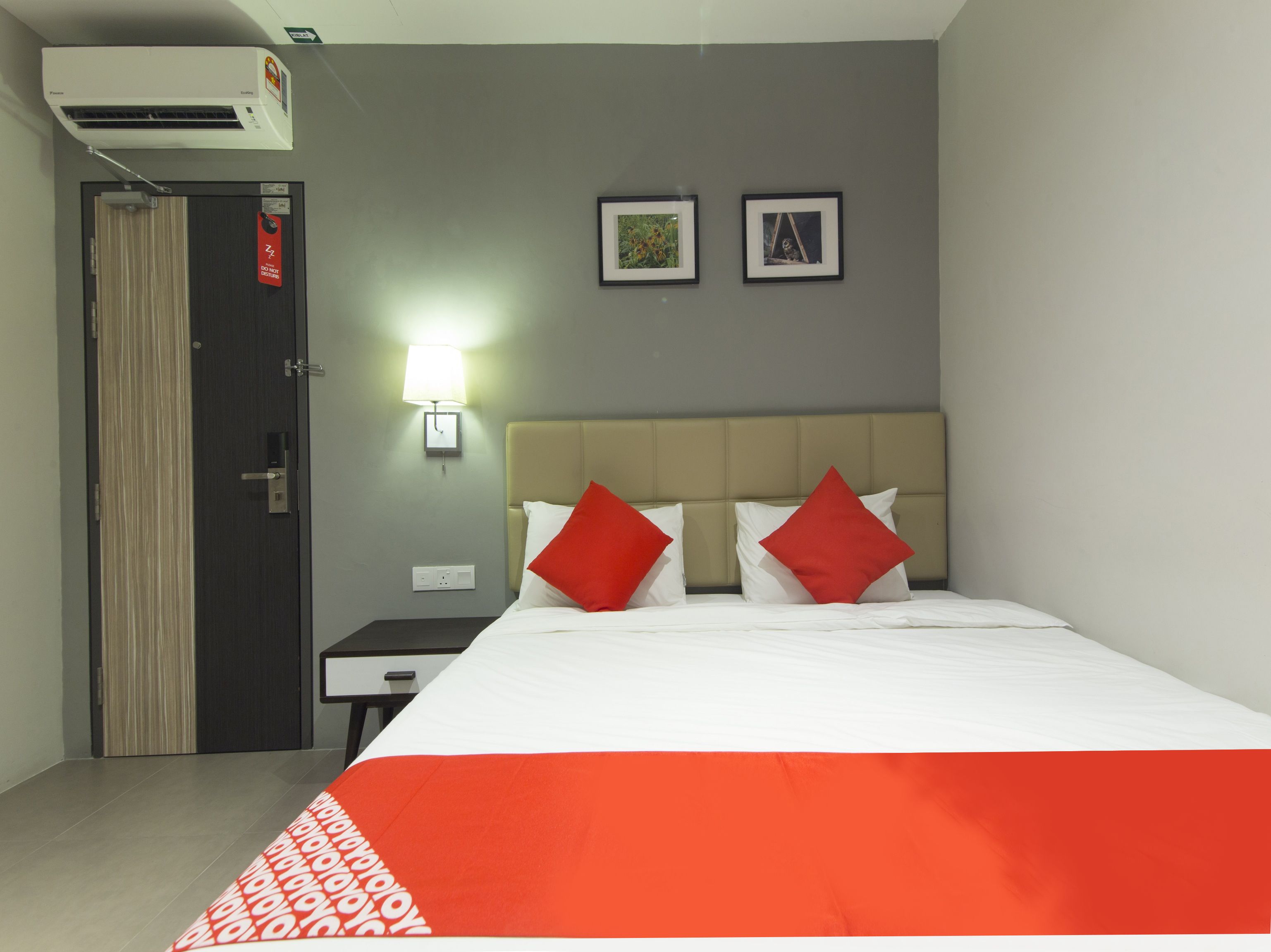 standard double room, 1 king bed | free wifi, bed sheets