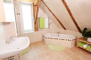 花灑/浴缸組合、提供毛巾、番梘、廁紙