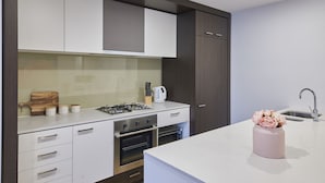 Apartemen Deluks, Beberapa Tempat Tidur | Dapur pribadi | Lemari es, microwave, oven, dan kompor