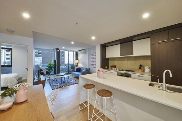 Deluxe Apartment, Multiple Beds | Private kitchen