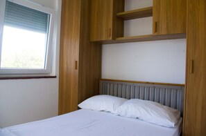 2 bedrooms, WiFi, bed sheets