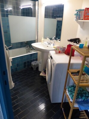 Bathtub, hair dryer - PORT AN DRO 1 - Apartment - holiday rental in Carnac - near beach - K295 (Carnac)