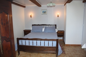 2 chambres, fer et planche Ă repasser, draps fournis