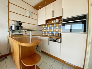 Fridge, microwave, dishwasher, coffee/tea maker