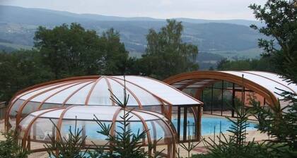 Chalet***, panoramic view, fully equipped, private terrace, covered pool.