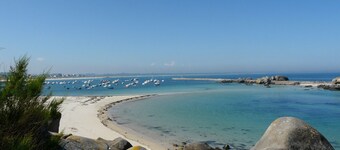 Villa Aezhenn, 2 steps from Plouescat's most beautiful beach, sea view