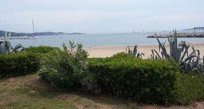 PORT GRIMAUD 1 MINUTE PRIVATE BEACH PRIVATE GARDEN FENCE