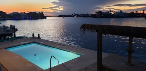 REEL Paradise!
*Perfect Couple's Retreat or Big Fun For A Small Family*