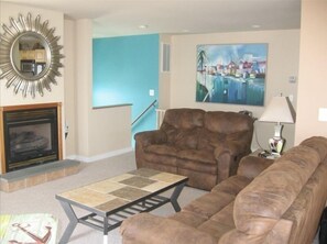 Smart TV, fireplace, DVD player - Beautiful Ocean & Bay Views - 3 Decks, 2 MBR Suites, 2 LRs, park/playground (Beach Haven)