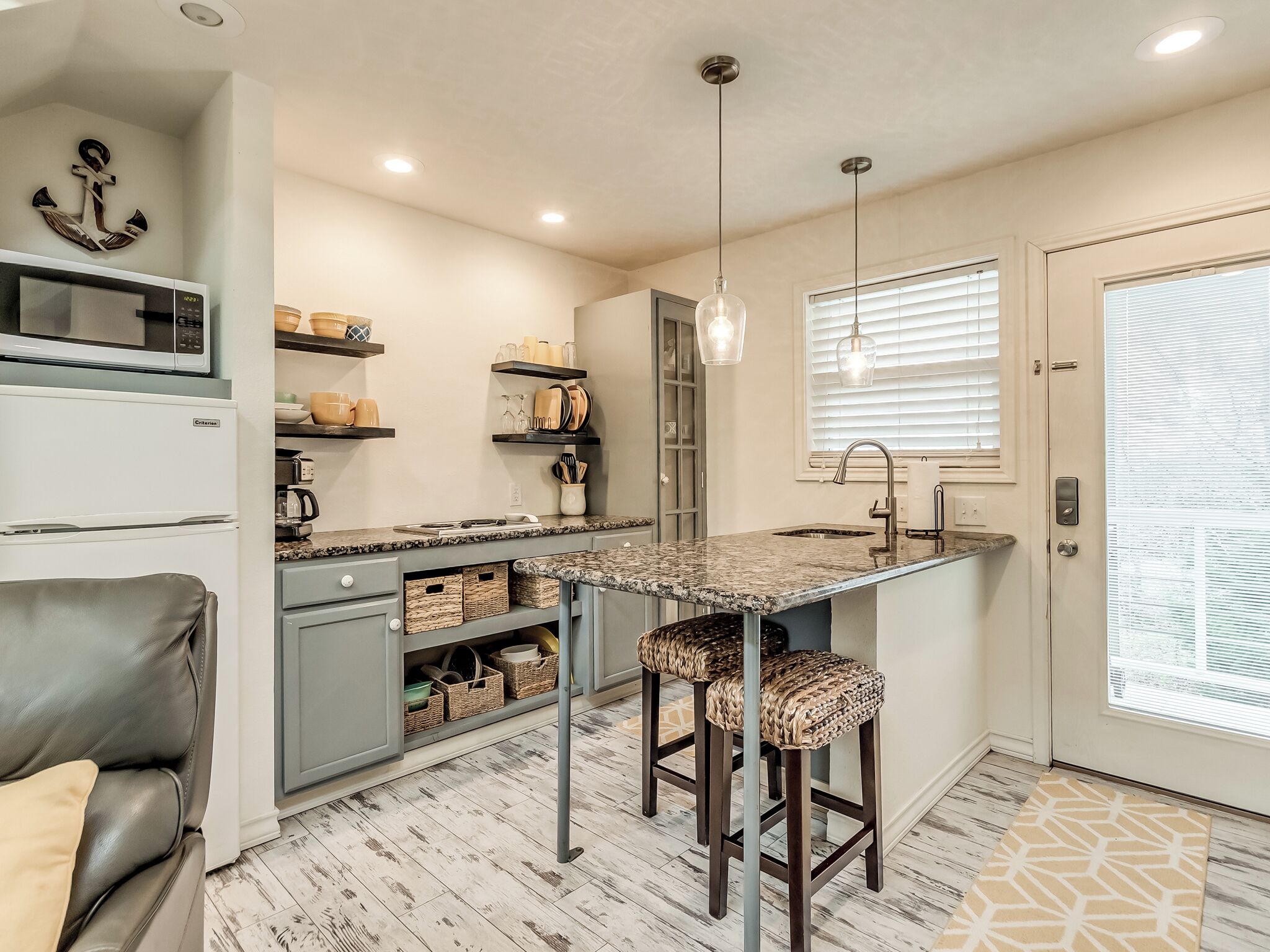 Refrigerador, microondas, parrilla de estufa y lavavajillas 