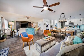 تلفزيون، ألعاب فيديو، مشغل دي في دي، كرة قدم الطاولة