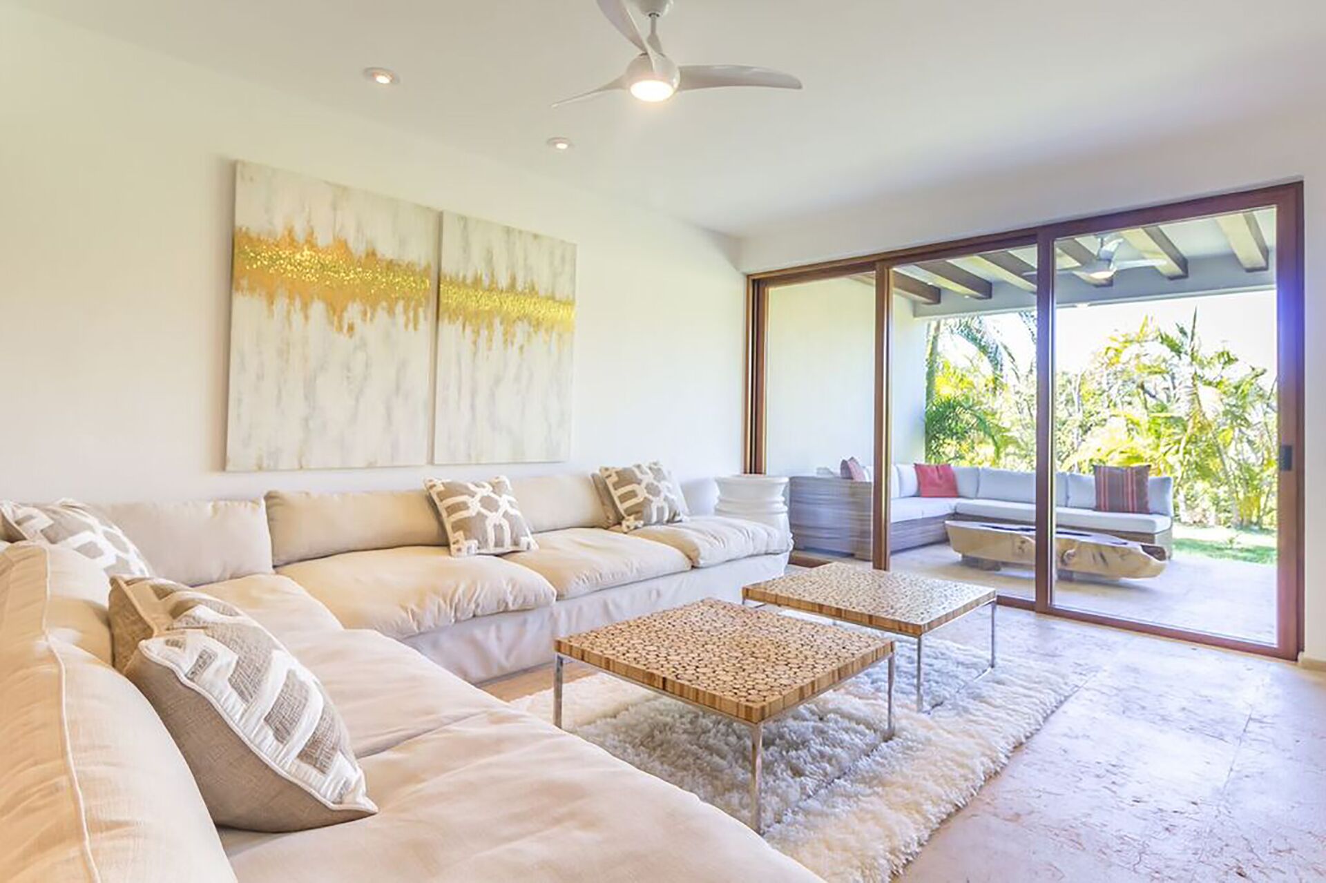 Smart TV, table tennis