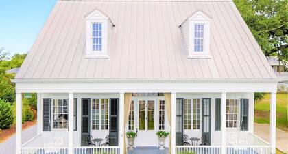 Southern Charm on the Coast. Sleeps 14