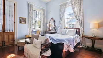 5 bedrooms, iron/ironing board, free WiFi, bed sheets
