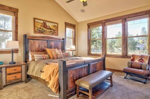 5 bedrooms, iron/ironing board, WiFi - A beautiful, private custom home with serene views (Sunriver)