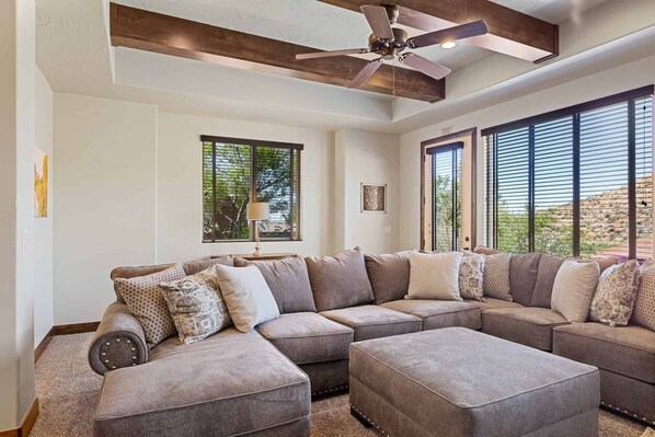 Téléviseur, lecteur de DVD, sélection de films