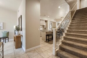Interior - Coral Escape, Community Pool + Hot Tub (Washington)