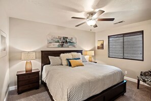 3 bedrooms, desk, iron/ironing board, free Internet - Zion's Den, 2 Community Pools + Hot Tub (St. George)