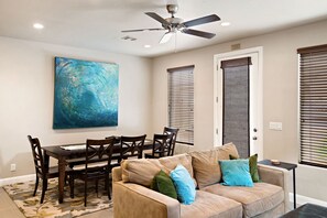 TV, video games, DVD player, video library - Zion's Den, 2 Community Pools + Hot Tub (St. George)