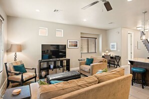 TV, video games, DVD player, video library - Zion's Den, 2 Community Pools + Hot Tub (St. George)