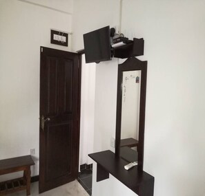 Economy Double Room, 1 Queen Bed, Non Smoking | Individually furnished, desk, free WiFi, bed sheets