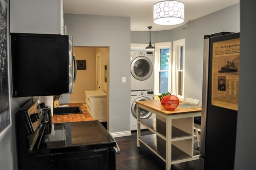 "The Preston" Downtown CORE close to everything