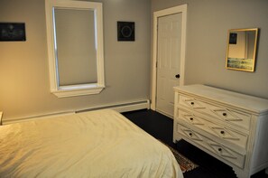 1 slaapkamer, een strijkplank/strijkijzer, reisbedje, gratis wifi