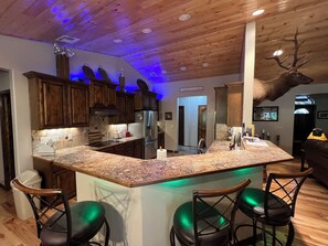 Interior - Big Log Cabin Home, Large Back Deck Overlooking Cedar Creek ~ Close To Downtown (Ruidoso)
