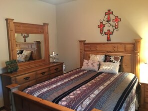 4 Schlafzimmer, Schreibtisch, Bügeleisen/Bügelbrett, kostenloses WLAN