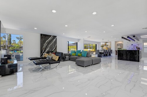 Modern modern Palm Springs home in San Diego