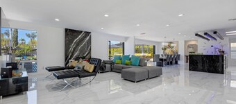 Modern modern Palm Springs home in San Diego