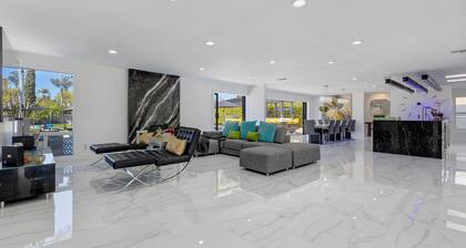 Modern modern Palm Springs home in San Diego