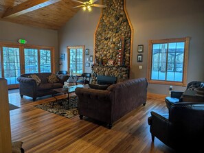 Smart TV, fireplace, DVD player, table football - Historic Lodge on 48 Acres. 14 Beds, 4 bathrooms, accessible rooms throughout (Walker)