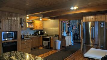 冰箱、微波炉、烤箱、炉灶