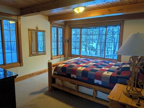 8 bedrooms, WiFi, bed sheets, wheelchair access - Historic Lodge on 48 Acres. 14 Beds, 4 bathrooms, accessible rooms throughout (Walker)