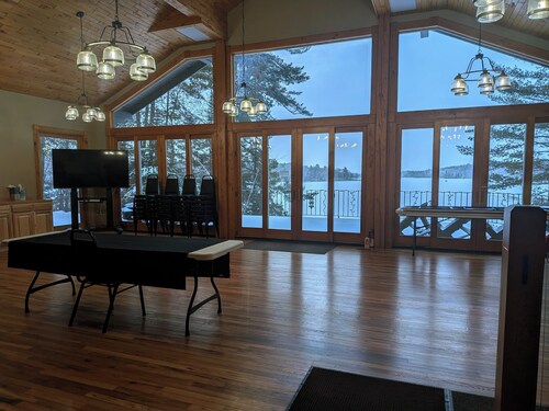 Historic Lodge on 48 Acres. 14 Beds, 4 bathrooms, accessible rooms throughout