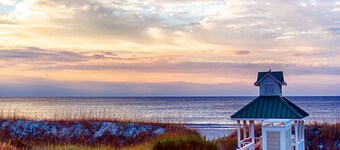 Spacious Upscale Condo,  Monthly Rates Available October- April,  Call Owner