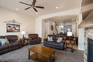 Televisión y chimenea 