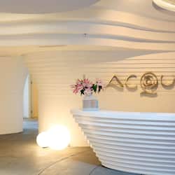 Couples treatment rooms, sauna, hot tub, body treatments, aromatherapy