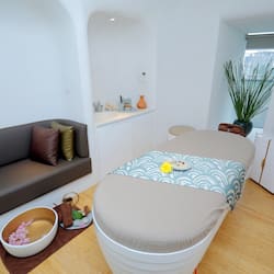 Couples treatment rooms, sauna, hot tub, body treatments, aromatherapy