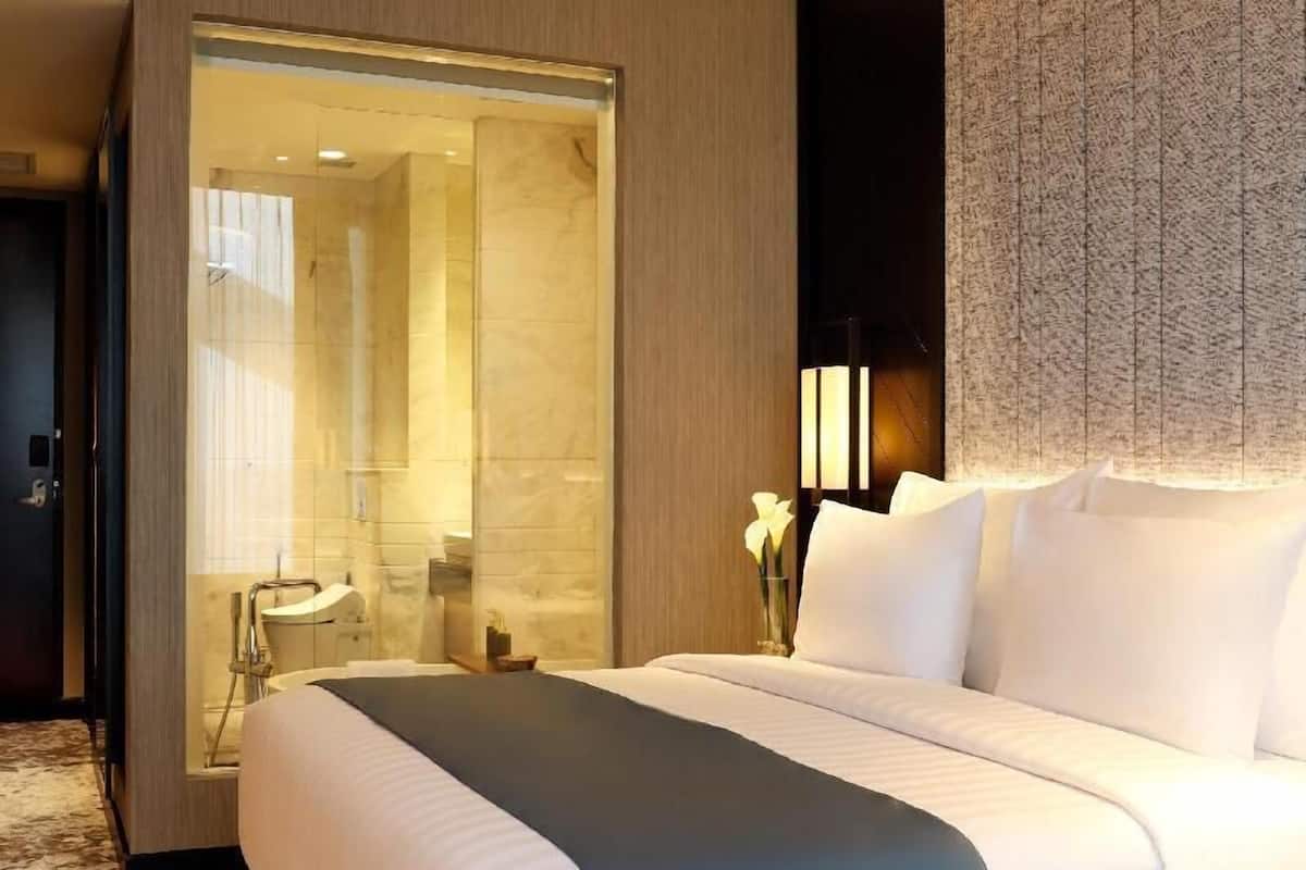 Minibar, in-room safe, desk, laptop workspace