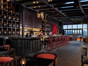 酒吧（店内）
