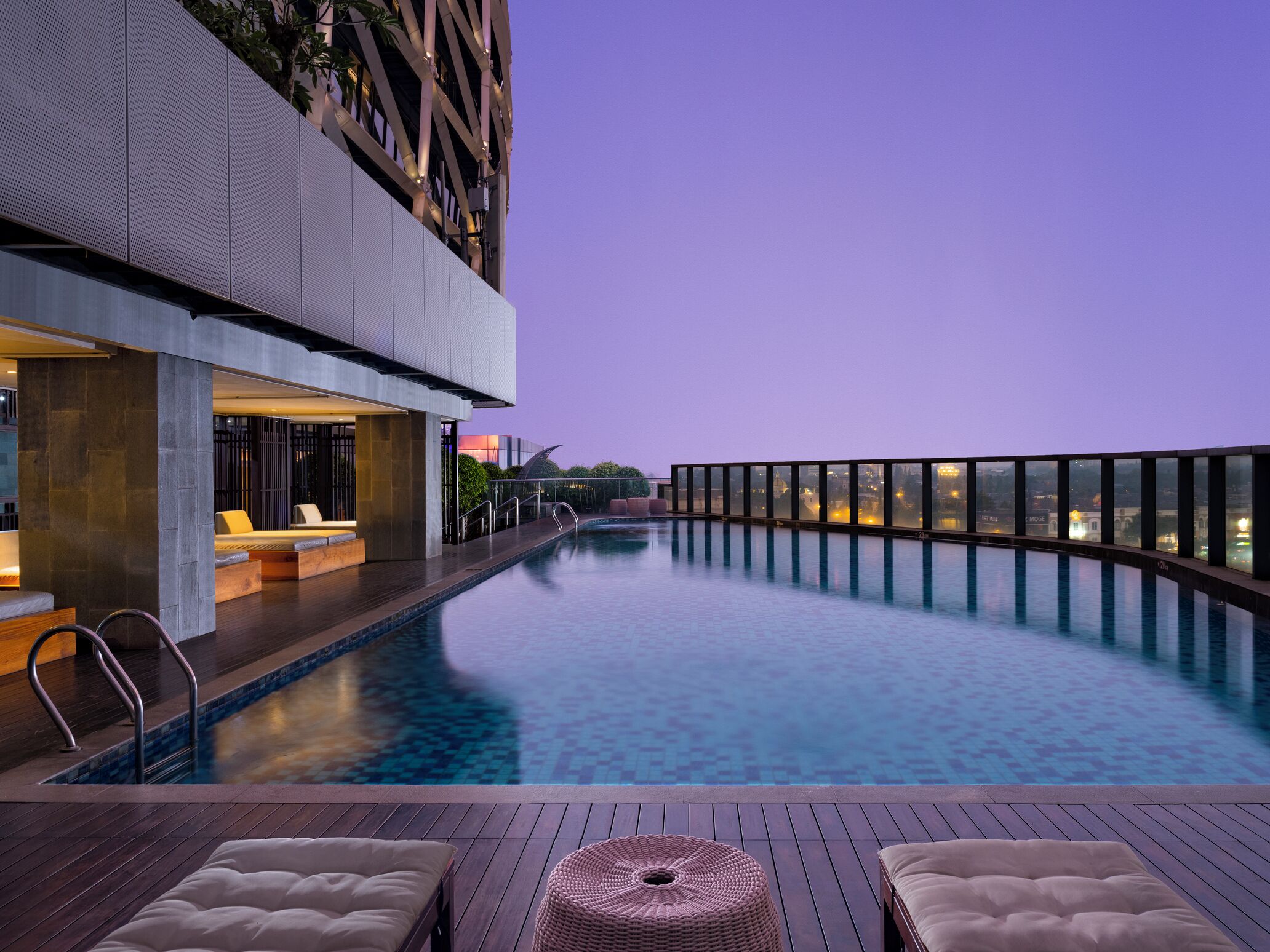 Hồ bơi ngoài trời 